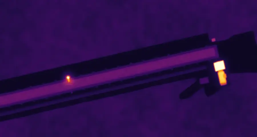 Imagen térmica de una correa con un polín recalentado
